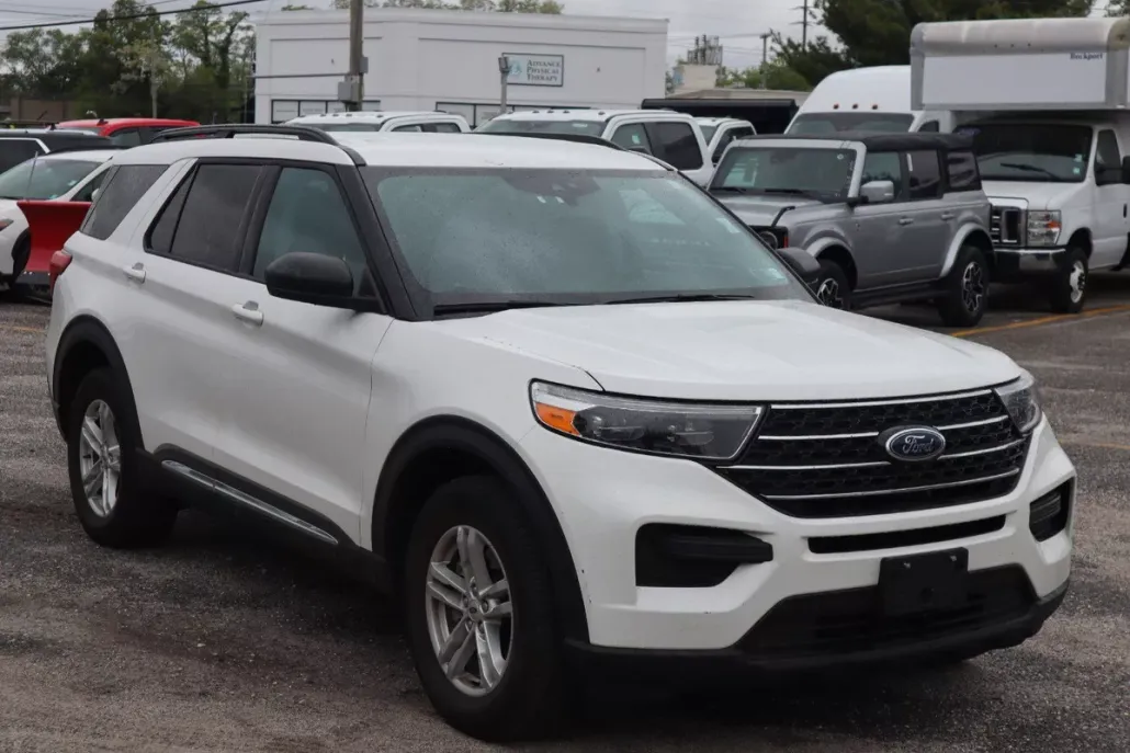 2022 Ford Explorer XLT photo 1