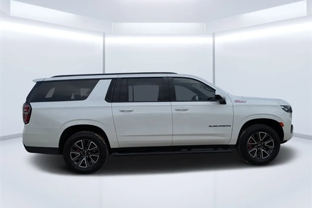 2022 Chevrolet Suburban Z71 photo 1