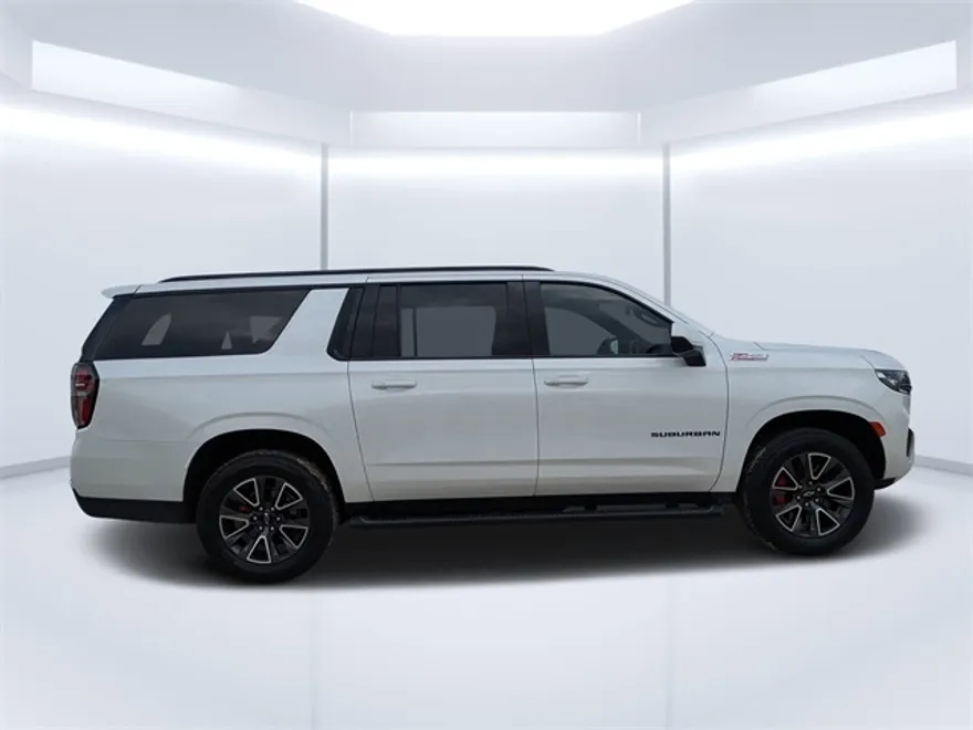 2022 Chevrolet Suburban Z71 photo 1