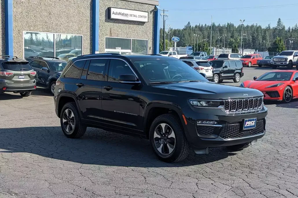 2023 Jeep Cherokee Base photo 1