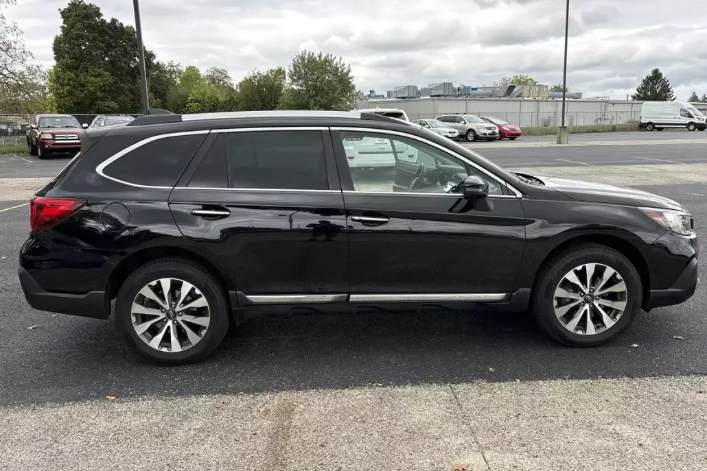 2018 Subaru Outback 2.5i Touring photo 1
