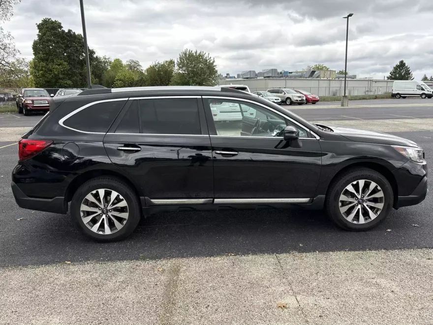2018 Subaru Outback 2.5i Touring photo 1