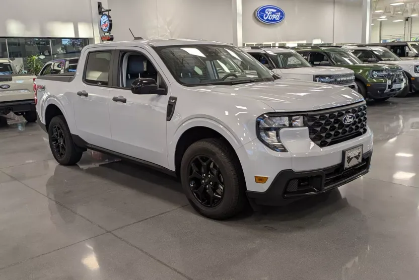 2025 Ford Maverick XLT photo 1