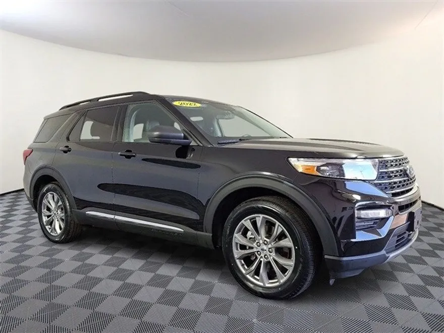 2022 Ford Explorer XLT photo 1