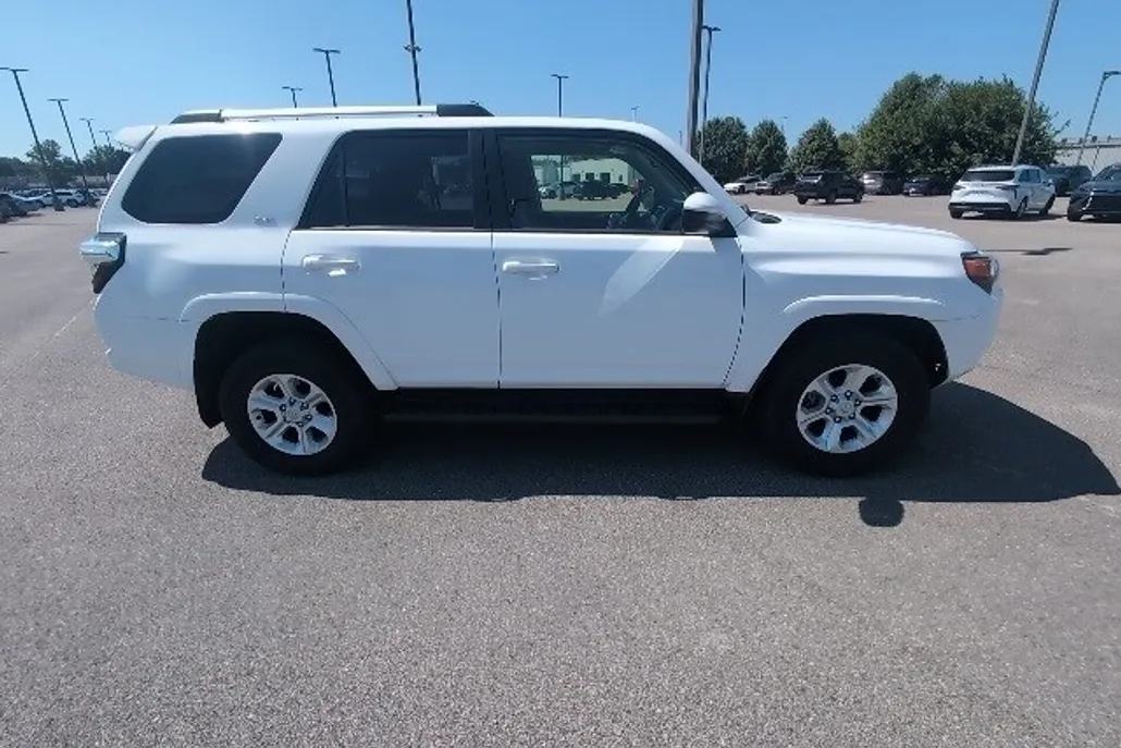 2024 Toyota 4Runner SR5 photo 1