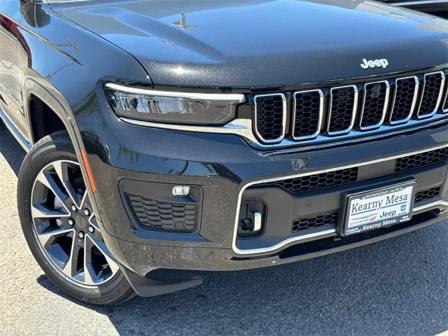 2025 Jeep Grand Cherokee Overland photo 1
