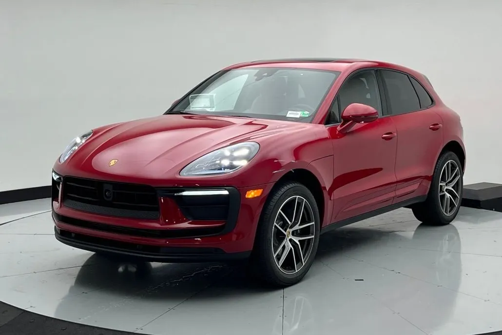 2025 Porsche Macan Base photo 1