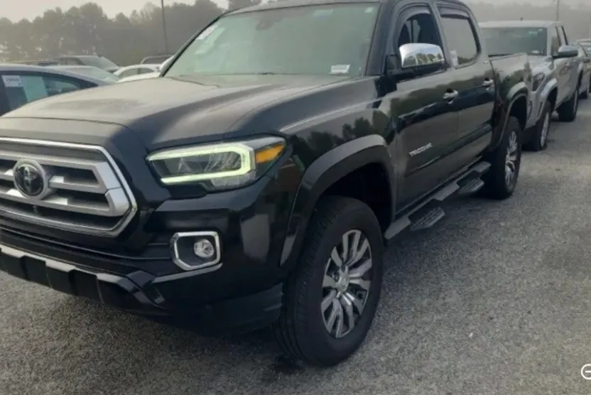 2023 Toyota Tacoma Limited V6 photo 1