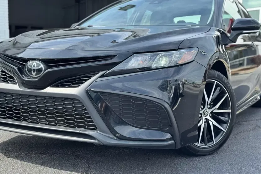 2023 Toyota Camry SE photo 1