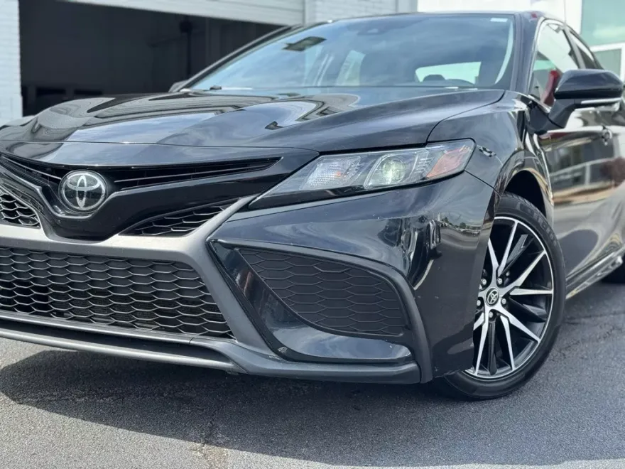 2023 Toyota Camry SE photo 1