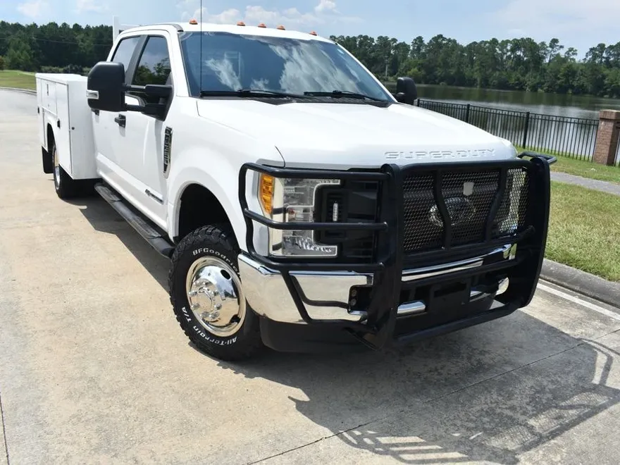2017 Ford F-350 XL photo 1