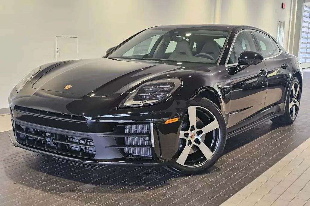 2025 Porsche Panamera 4 photo 1