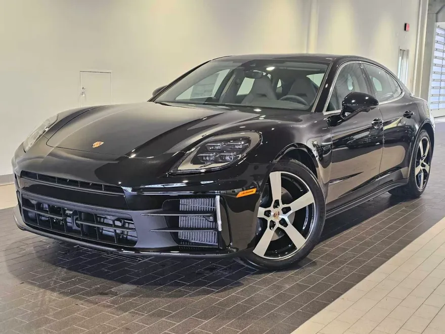 2025 Porsche Panamera 4 photo 1