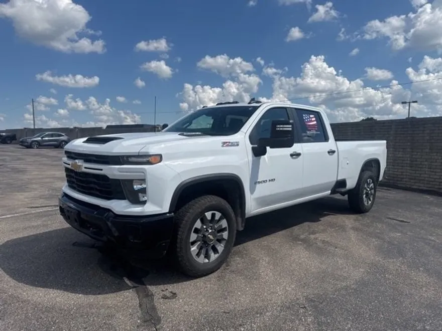2025 Chevrolet Silverado 2500HD Custom photo 1