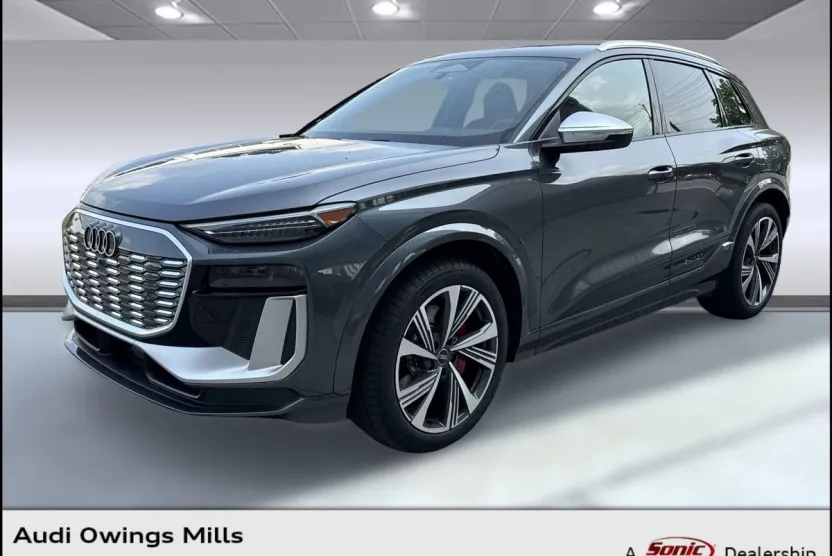 2025 Audi SQ6 photo 1