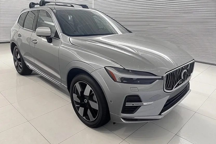 2023 Volvo XC60 Recharge Hybrid Ultimate photo 1