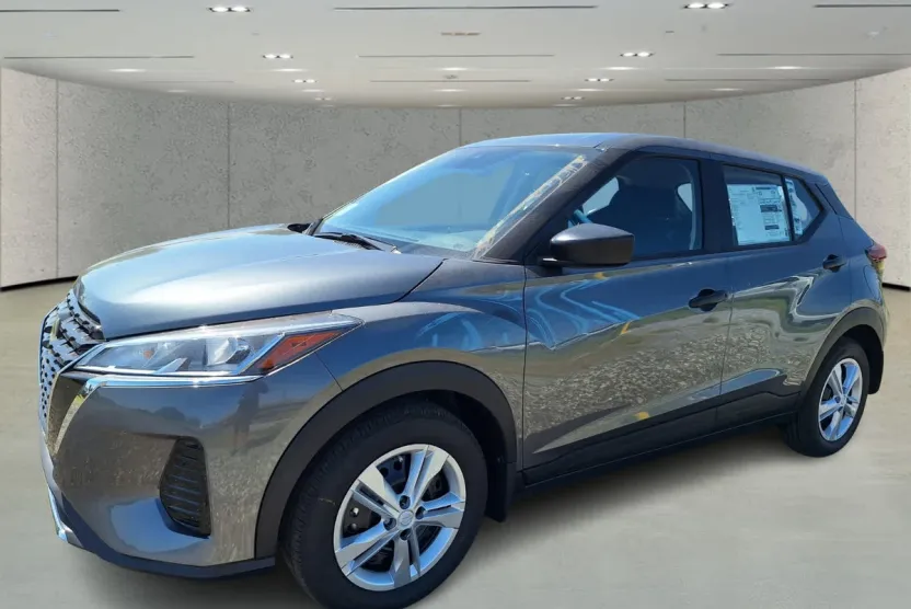 2025 Nissan Kicks Play S photo 1