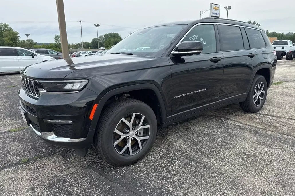 2024 Jeep Grand Cherokee Limited photo 1