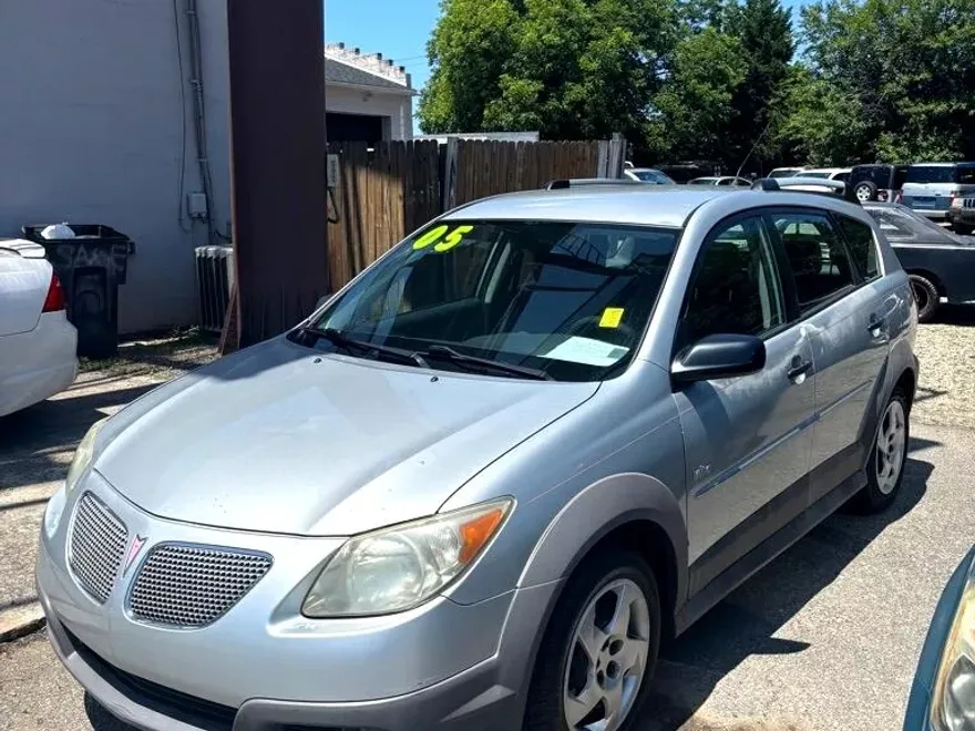 2005 Pontiac Vibe Base photo 1