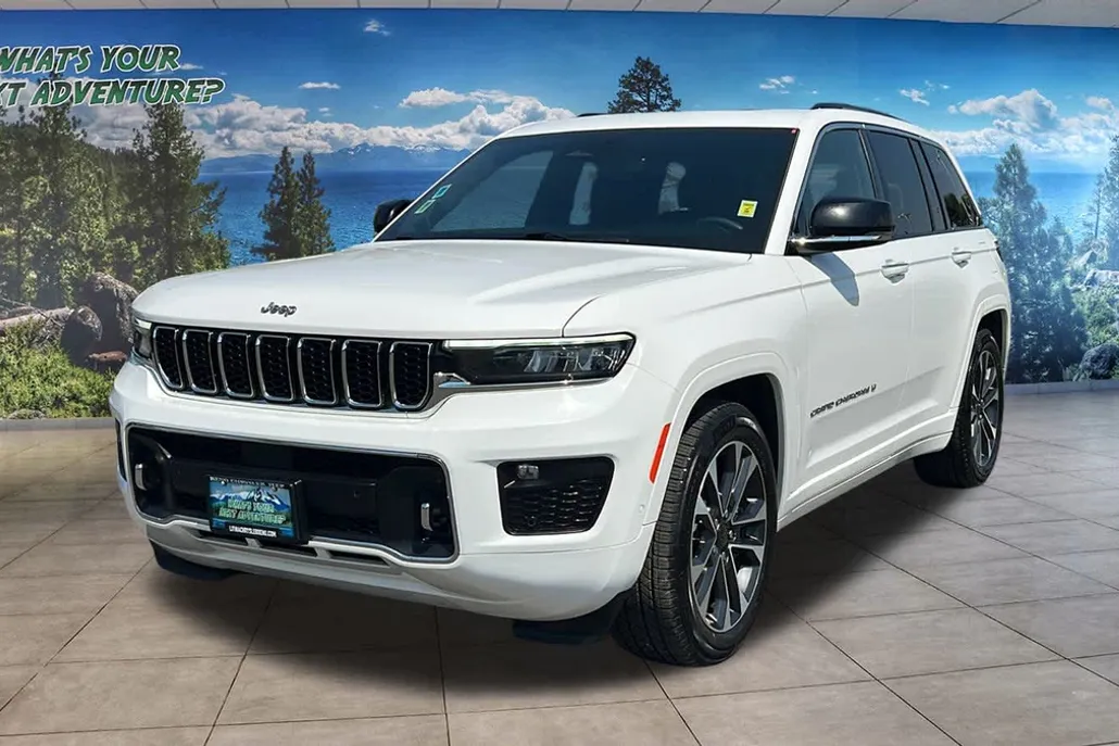 2024 Jeep Grand Cherokee Overland photo 1