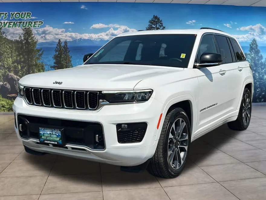 2024 Jeep Grand Cherokee Overland photo 1