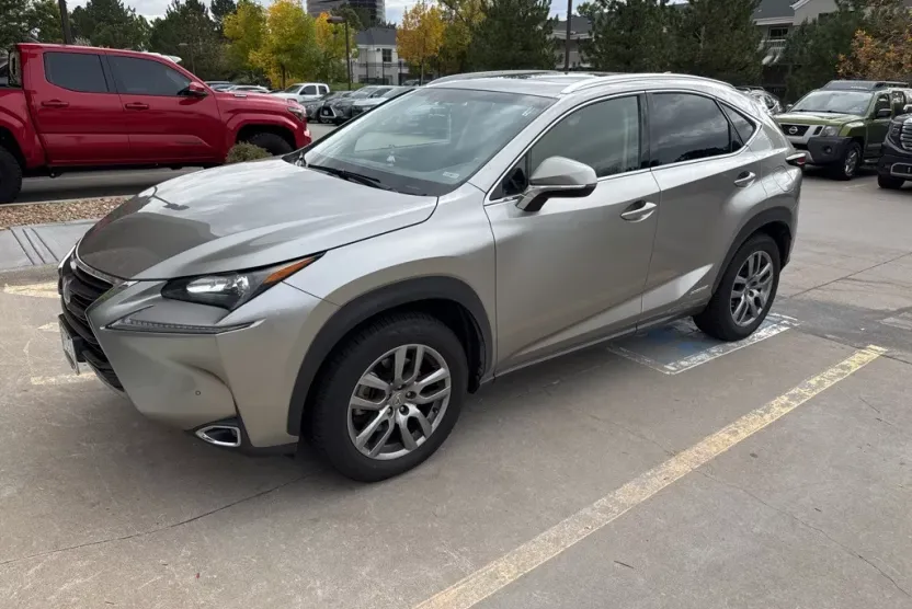 2016 Lexus NX 300h Luxury photo 1