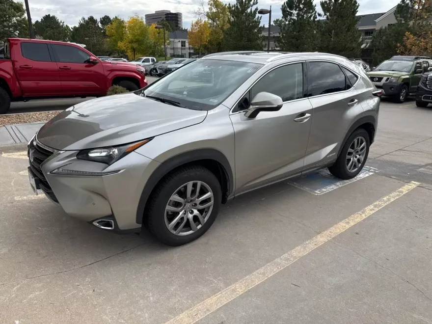2016 Lexus NX 300h Luxury photo 1