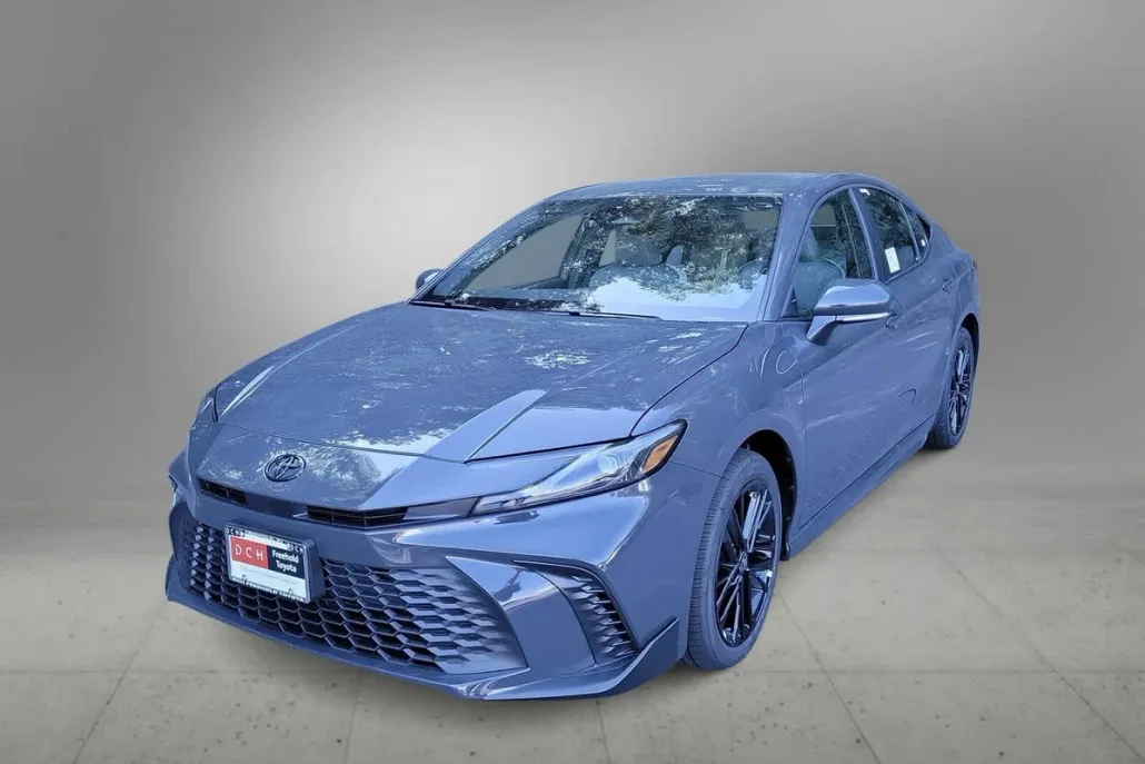 2025 Toyota Camry SE photo 1