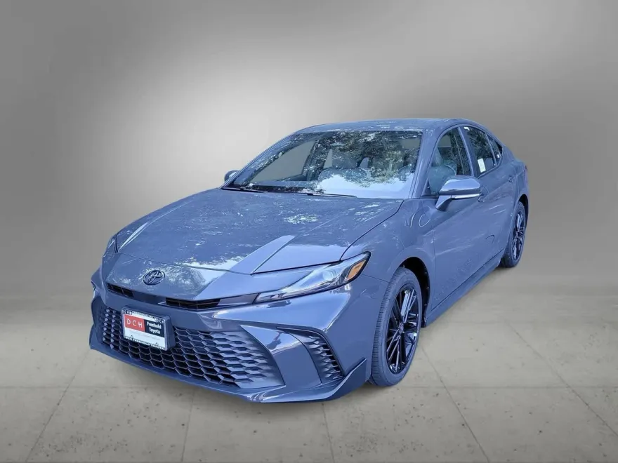 2025 Toyota Camry SE photo 1