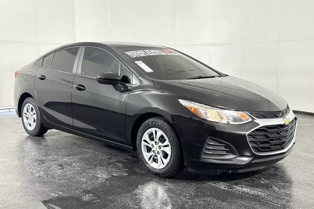 2019 Chevrolet Cruze LS photo 1