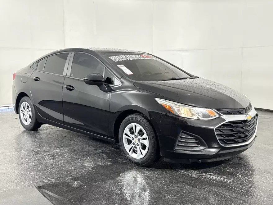 2019 Chevrolet Cruze LS photo 1