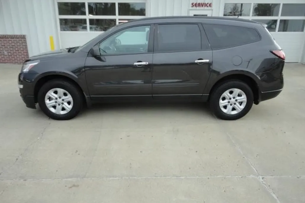 2017 Chevrolet Traverse LS photo 1