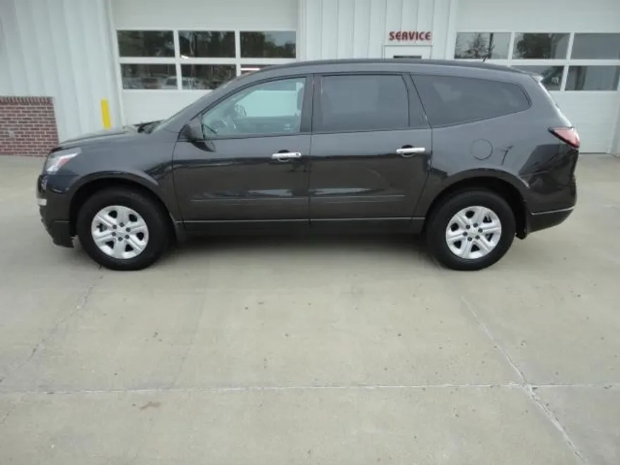 2017 Chevrolet Traverse LS photo 1