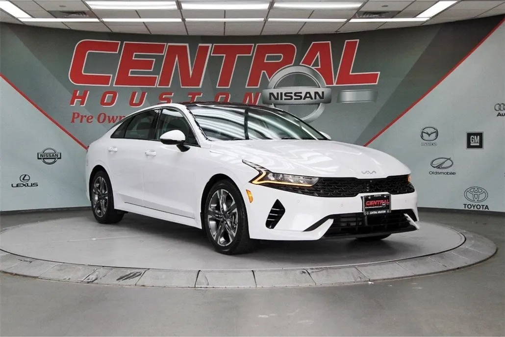 2022 Kia K5 EX photo 1