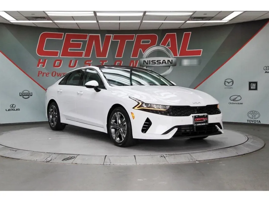 2022 Kia K5 EX photo 1
