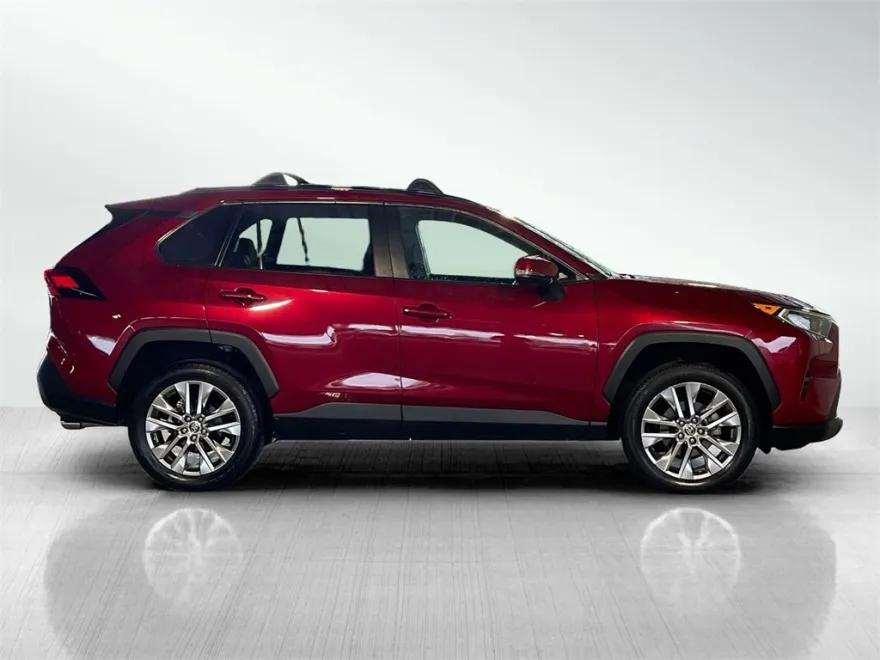 2021 Toyota RAV4 XLE Premium photo 1