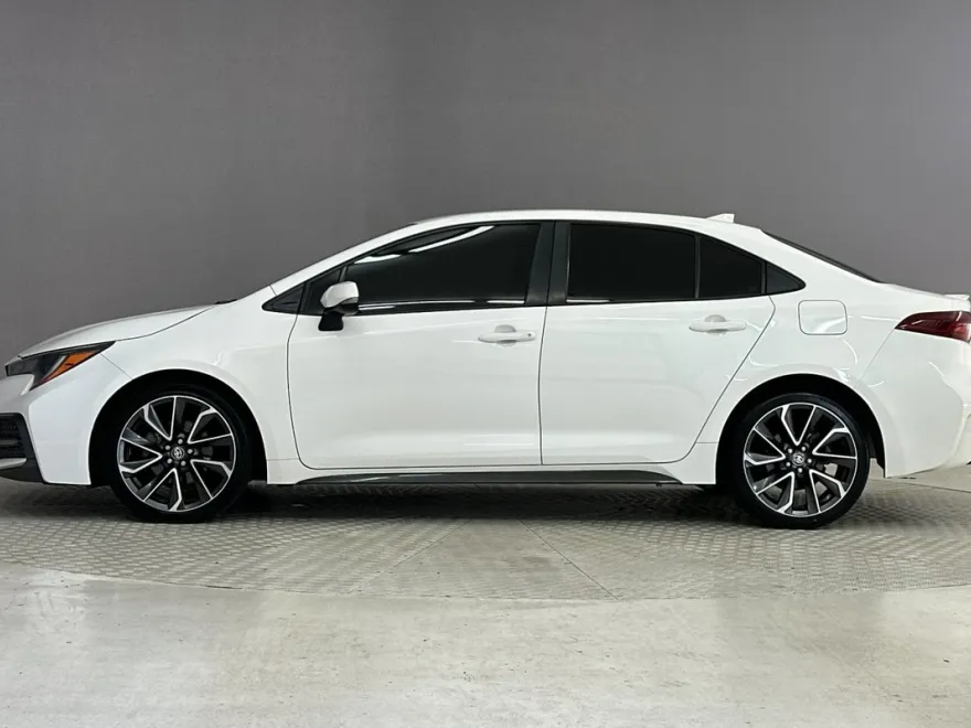 2022 Toyota Corolla SE photo 1