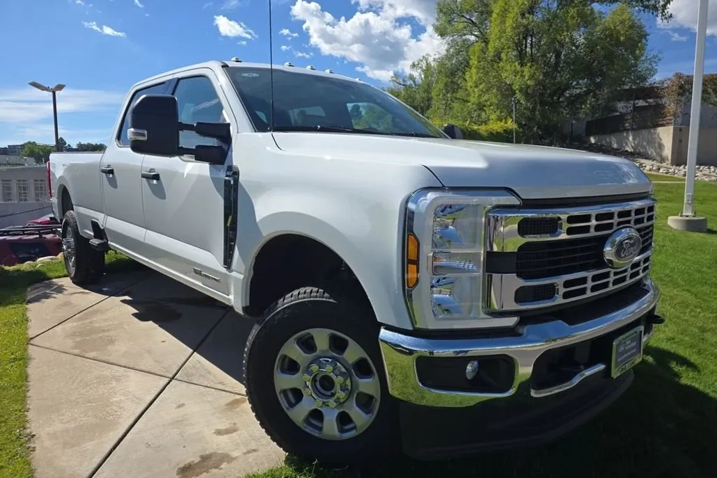 2024 Ford F-350 XLT photo 1