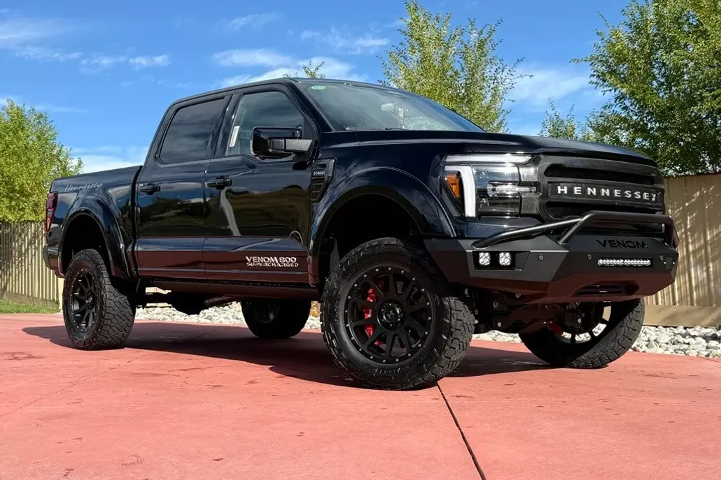 2025 Ford F-150 Lariat photo 1