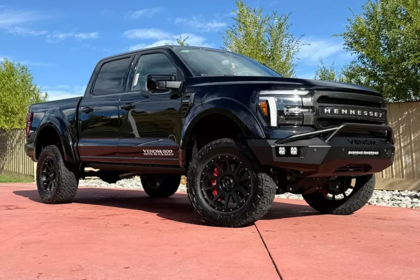 2025 Ford F-150 Lariat photo 1