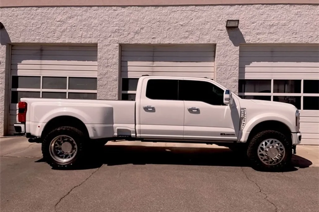 2024 Ford F-450 photo 1