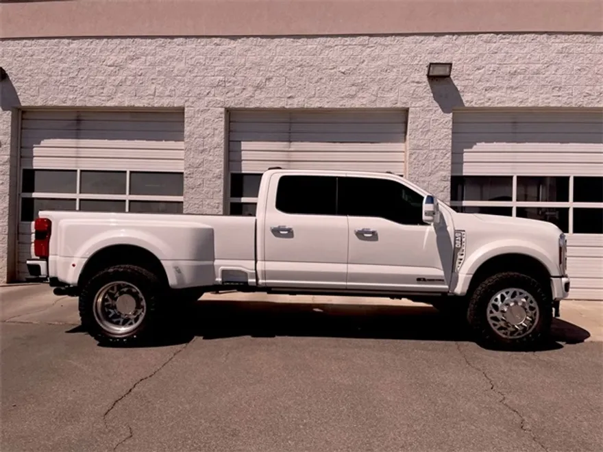 2024 Ford F-450 photo 1
