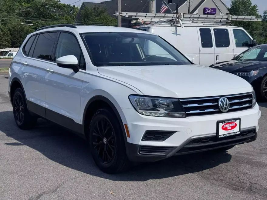 2021 Volkswagen Tiguan Sport photo 1