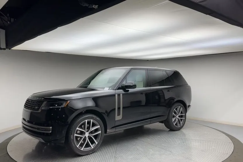 2024 Land Rover Range Rover SE photo 1