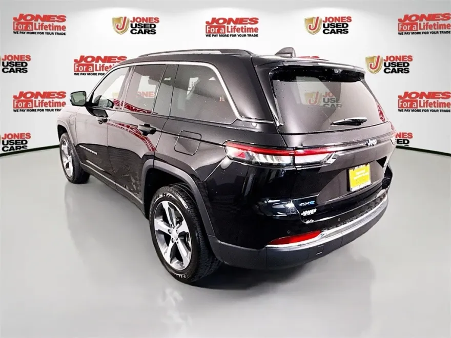 2023 Jeep Cherokee 4xe photo 1