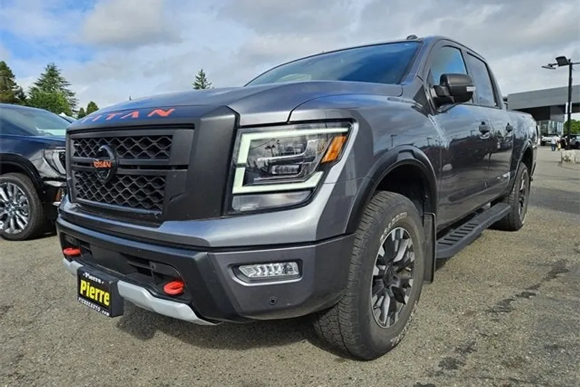 2020 Nissan Titan PRO-4X photo 1