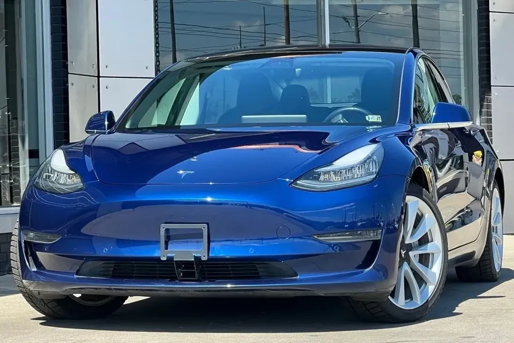 2018 Tesla Model 3 Long Range photo 1