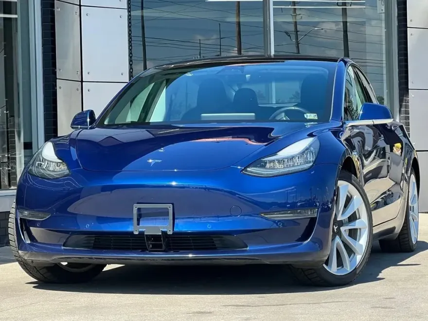 2018 Tesla Model 3 Long Range photo 1