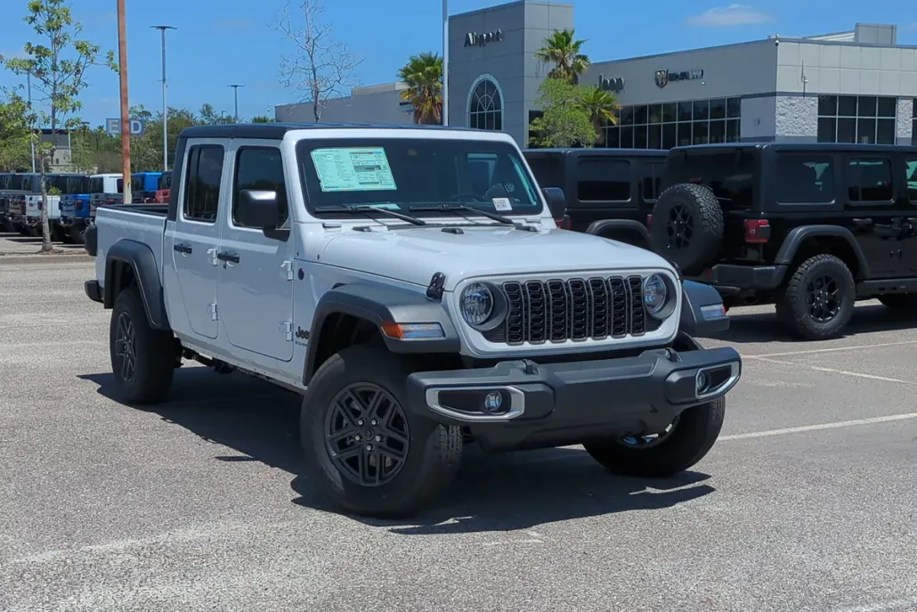 2025 Jeep Gladiator Sport S photo 1