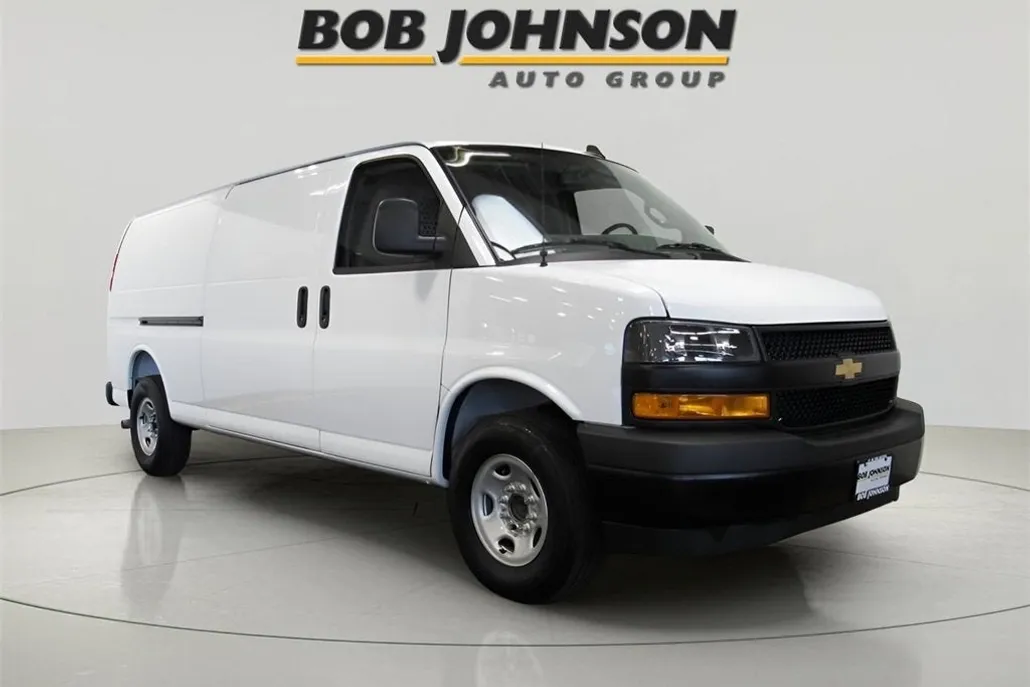 2025 Chevrolet Express Cargo 3500 photo 1
